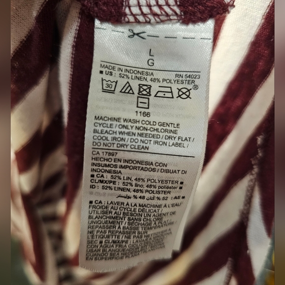 Old Navy T-Shirt - Picture 2 of 2